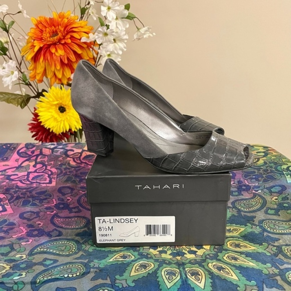 Tahari Peep-toe Heel in Elephant Grey. Like New!